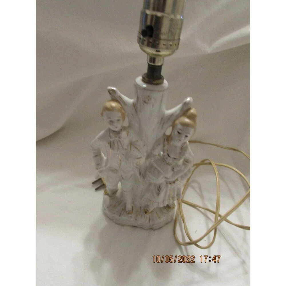 VINTAGE VICTORIAN RENISSANCE FIGURINE FIGURE TABLE LAMP MAN WOMEN
